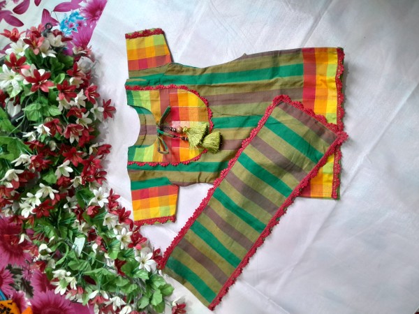 গ্রামীণ চেক ছোট বাচ্চাদের কামিজ সারওয়ার ওড়নার সেট